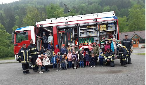 Titelbild von Vorbeugender Brandschutz und Evakuierungsübung in Volksschule und Kindergarten