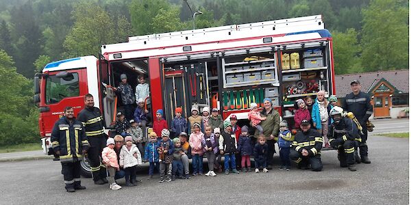 Vorbeugender Brandschutz und Evakuierungsübung in Volksschule und Kindergarten