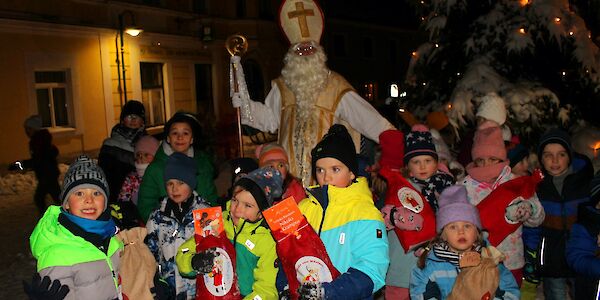 Der heilige Nikolaus kommt nach Kaumberg